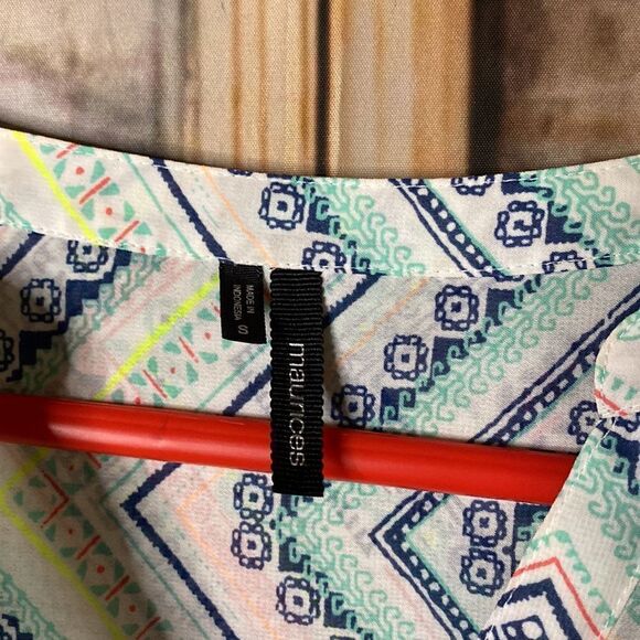 Tab Sleeve Blouse, multi pastel print on white. Small - Picture 3 of 4